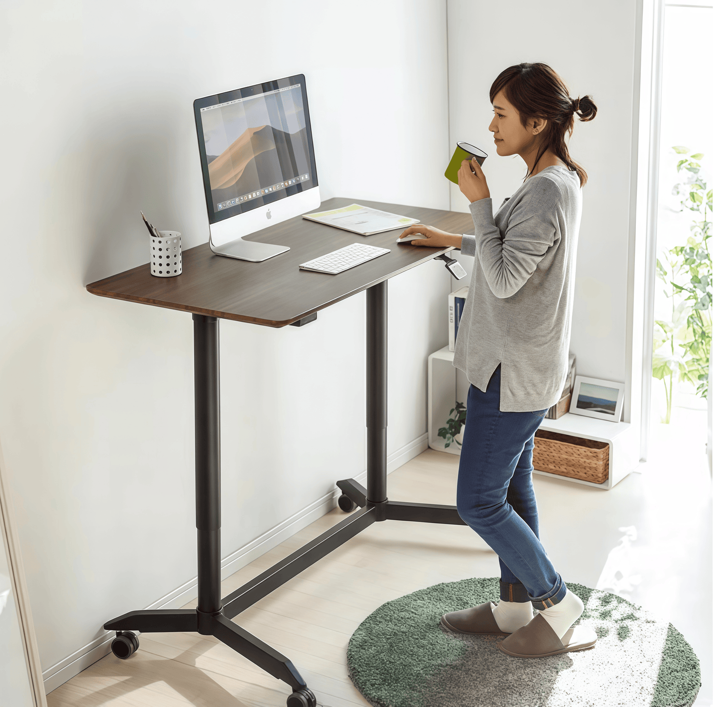 Adjustable Ergonomic Simple Desk for Humans